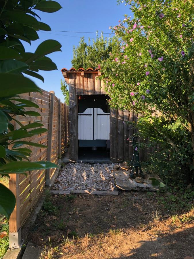 Les Cabanes Du Vigne Molandier Exteriör bild