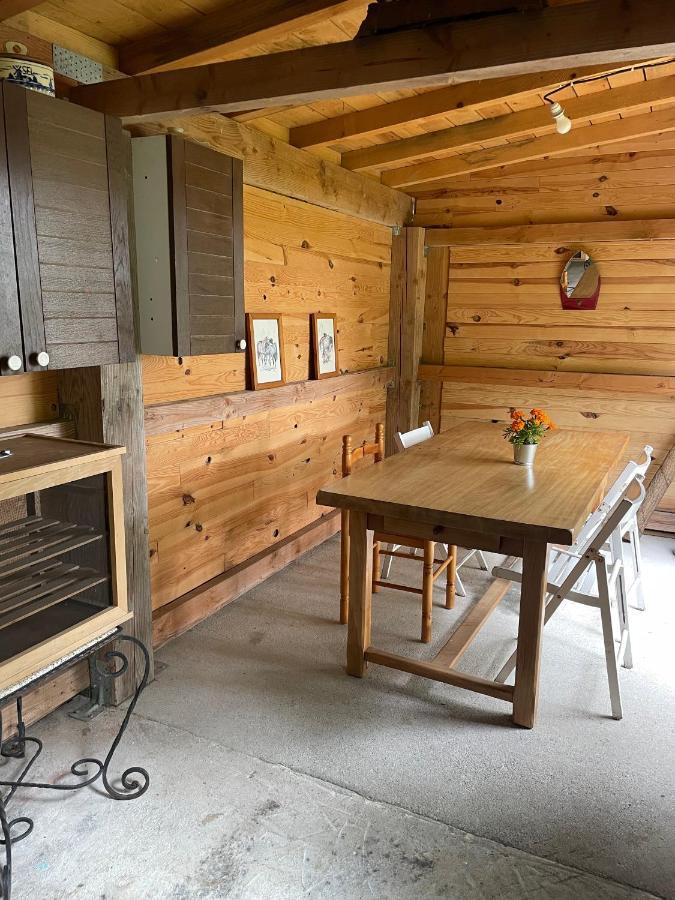 Les Cabanes Du Vigne Molandier Exteriör bild